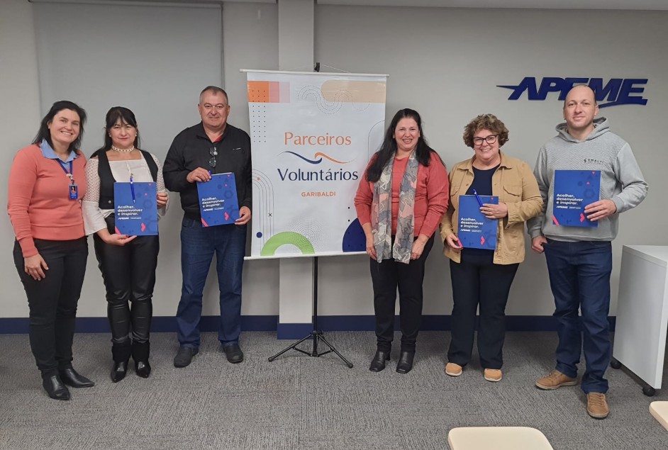 Renata Cimadon (Parceiros Voluntários), Marlene Marini (Escola Santa Mônica), Vânio Luiz Guarnieri (FAC), Rosana Debiasi (presidente da Apeme), Ana Paula Brandelli (Escola Carlos Gomes) e Adriano Smalti (Associação Pequenos Notáveis)