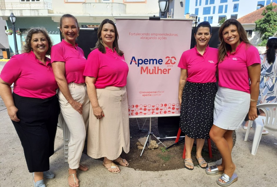 Apeme Mulher participa de ação alusiva do Dia Internacional da Mulher no centro da cidade