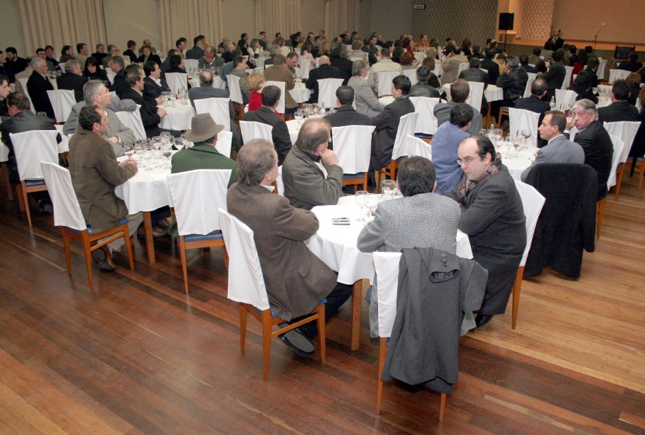 Uma das primeiras edições da Seleção dos Melhores Vinhos e Espumantes de Garibaldi, no início dos anos 2000. Crédito: Arquivo