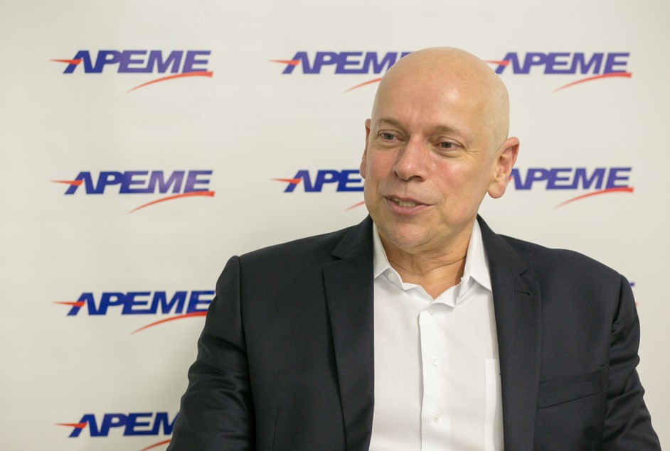 “Não tenham gurus, tenham consciência”, diz Leandro Karnal durante palestra em Garibaldi