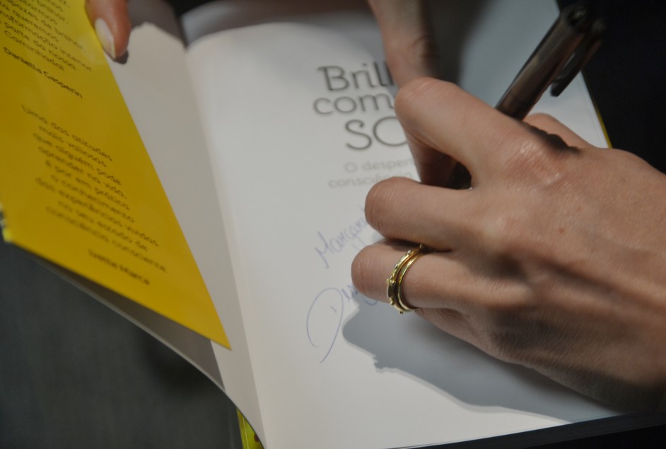 Daniella Gasperin lança o livro “Brilhe como o Sol” na Apeme