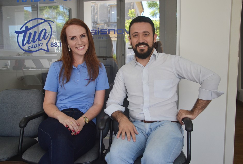 Rosângela conversou com o gerente da Rádio Garibaldi, Tobias Rabelo