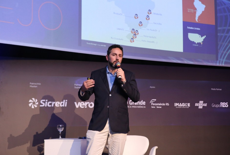 Palestra aborda funcionamento de franquias