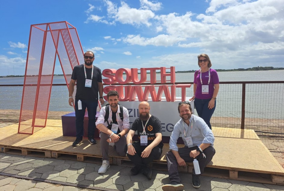 Tiago Ferla (Mave), Eduardo Breda e Lucas Luis Baruffi (Bubuyog), Claudio Moraes Righi (Inteligência Arquitetônica) e Aline Agatti (assessora do Apeme Colab)