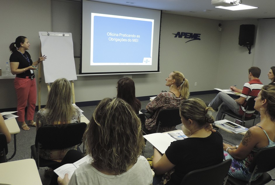 Projeto oferece qualificação gratuita para quem deseja abrir ou profissionalizar o próprio negócio