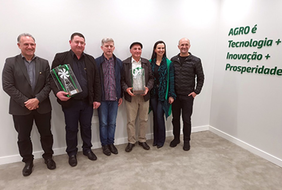 Sicredi homenageia STR e AVIGA