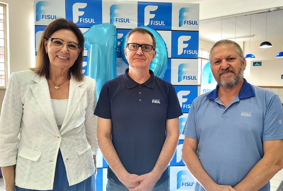 Roberto Macagnan, Diretor Geral e Acadêmico, Flademir Roberto Fachini, Diretor Administrativo, Vera Lúcia Della Valle Biolchi, Coordenadora do Núcleo de Apoio Acadêmico (NAC)