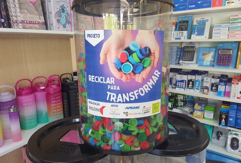 Campanha “Reciclar para transformar” ganha totens para arrecadação de tampinhas