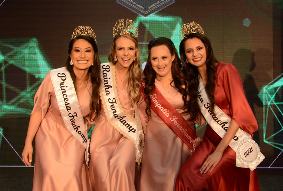 Verônica Debiasi Martinazzo é a rainha da Fenachamp 2021