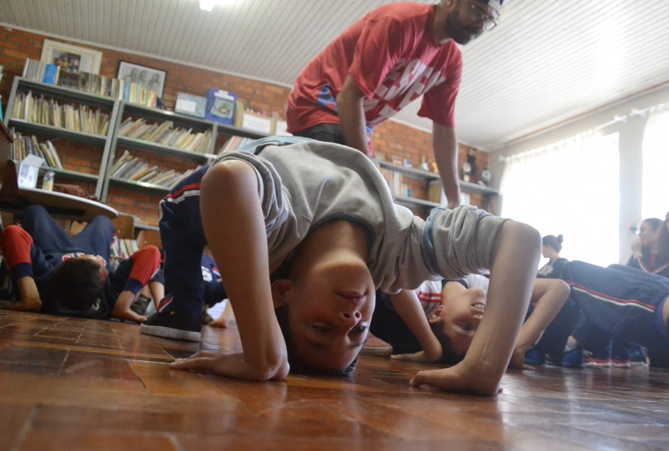 Projeto social ensina balé e dança de rua para mais de 60 crianças em Garibaldi